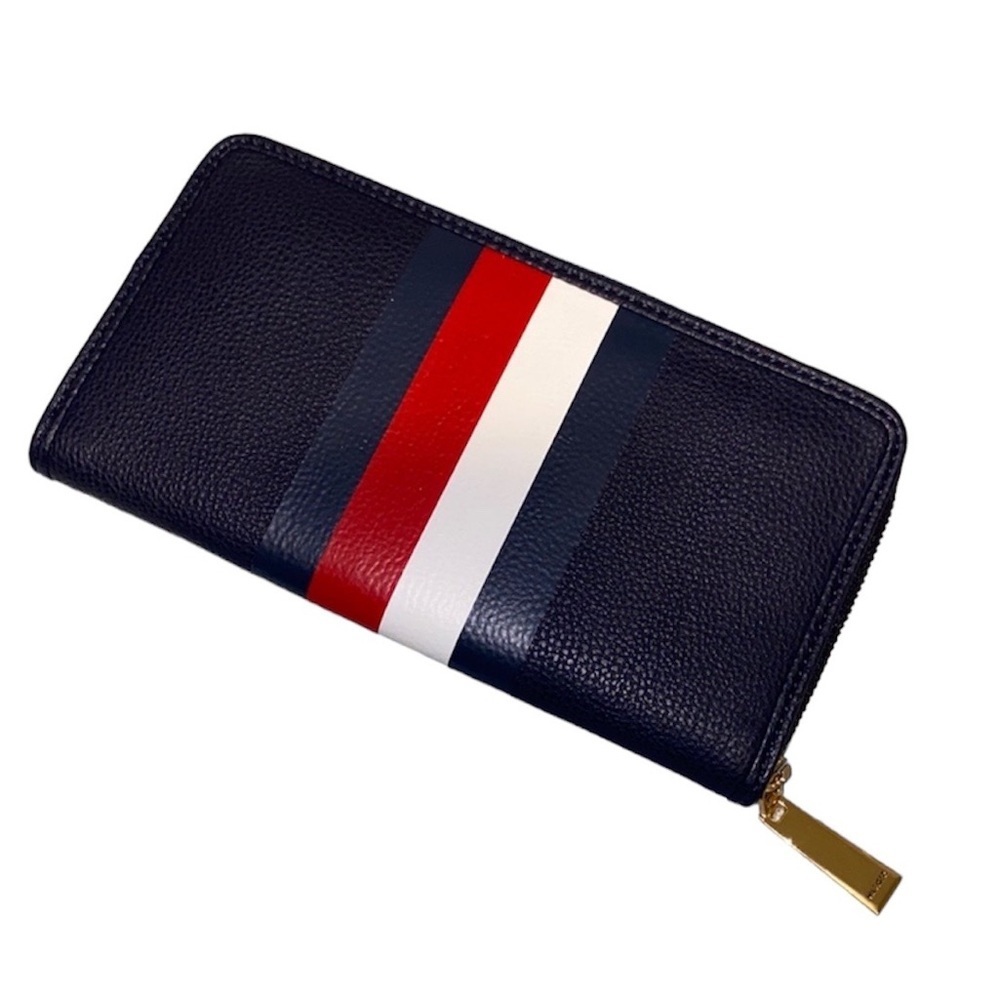 NWOT Tommy Hilfiger Large Wallet